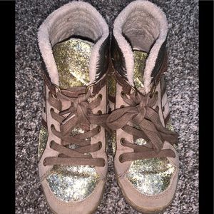 Call it Spring gold shoes